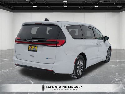 2025 Chrysler Pacifica Hybrid Select