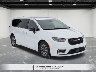 2025 Chrysler Pacifica Hybrid Select