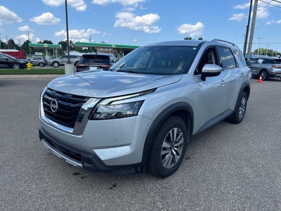 2025 Nissan Pathfinder SL