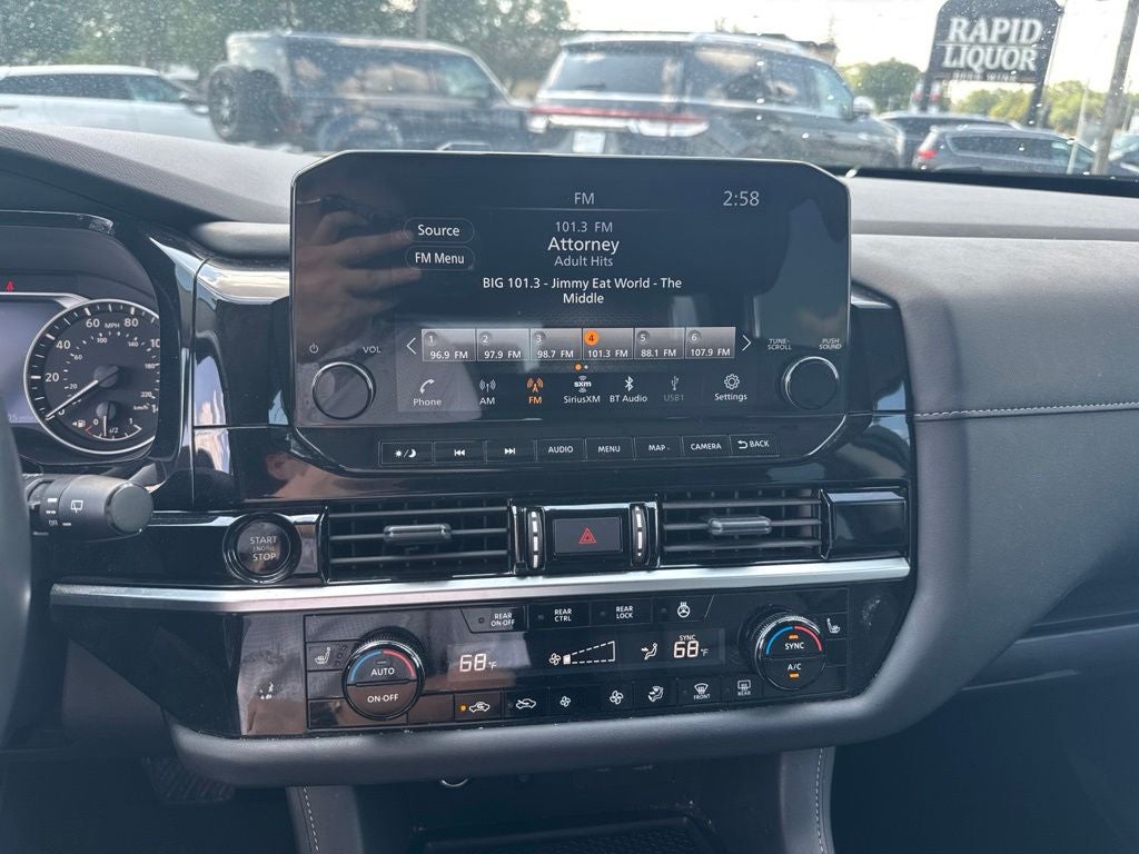 2025 Nissan Pathfinder SL