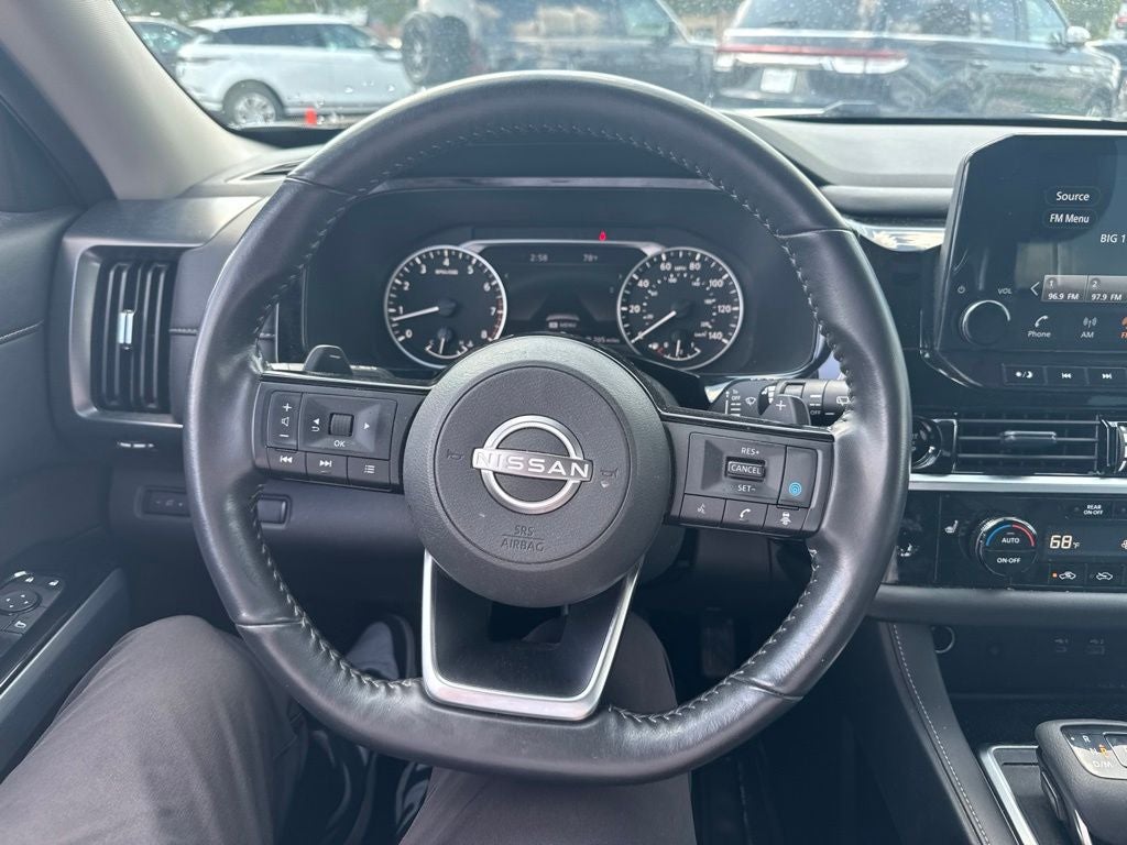 2025 Nissan Pathfinder SL