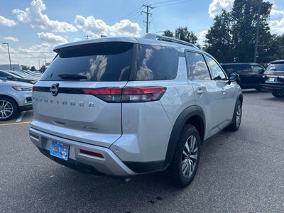 2025 Nissan Pathfinder SL