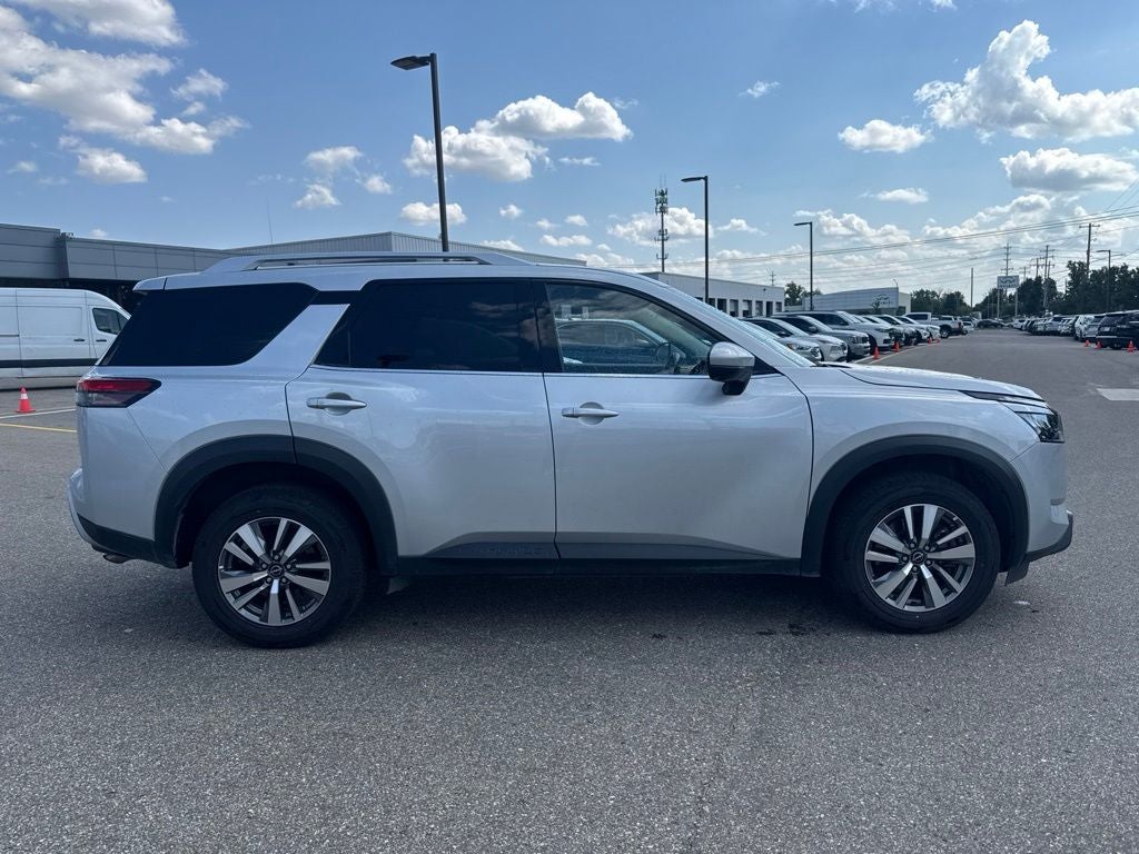 2025 Nissan Pathfinder SL