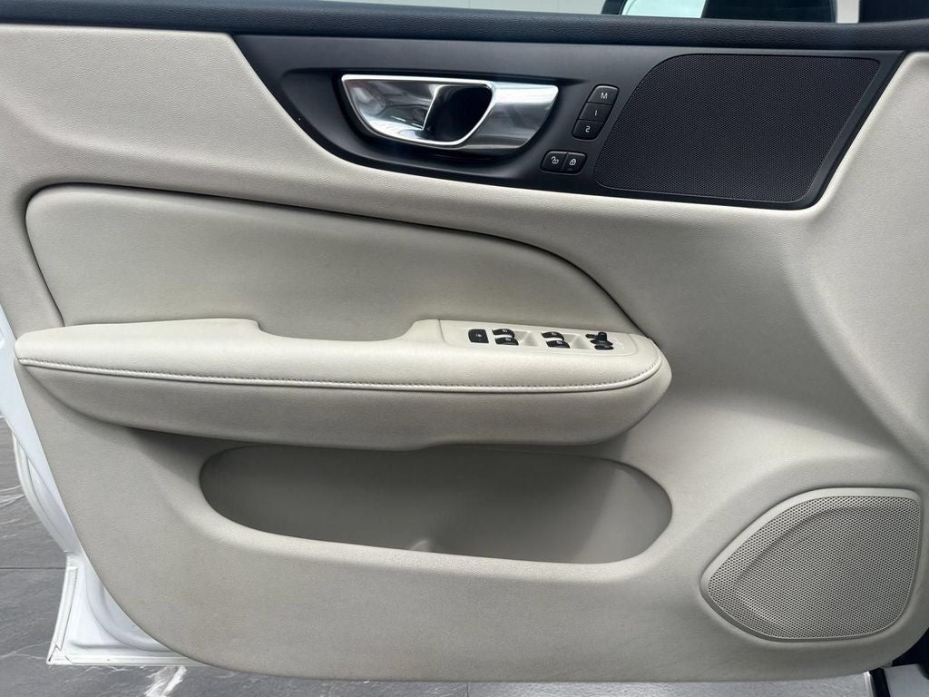 2024 Volvo S60 B5 Core Dark Theme
