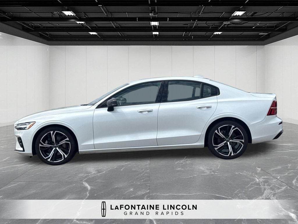 2024 Volvo S60 B5 Core Dark Theme