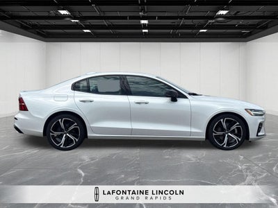 2024 Volvo S60 B5 Core Dark Theme