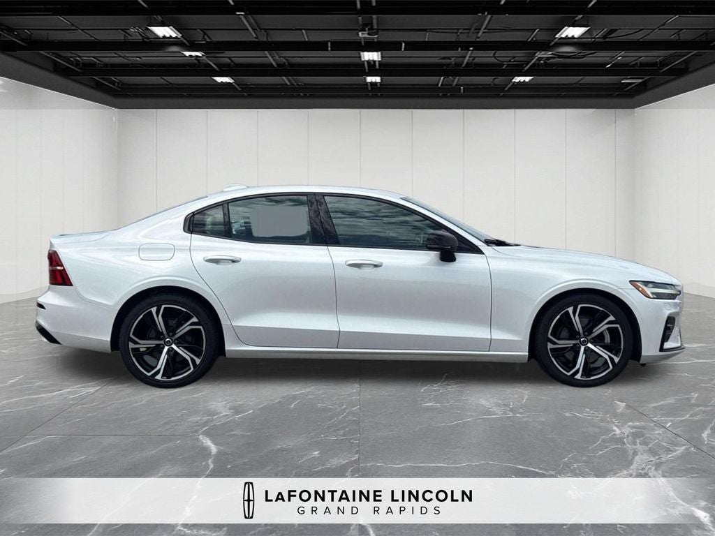 2024 Volvo S60 B5 Core Dark Theme