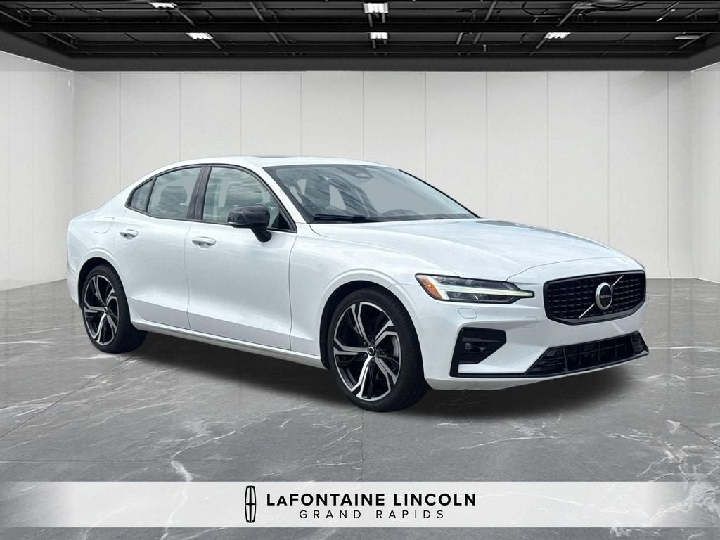 2024 Volvo S60 B5 Core Dark Theme