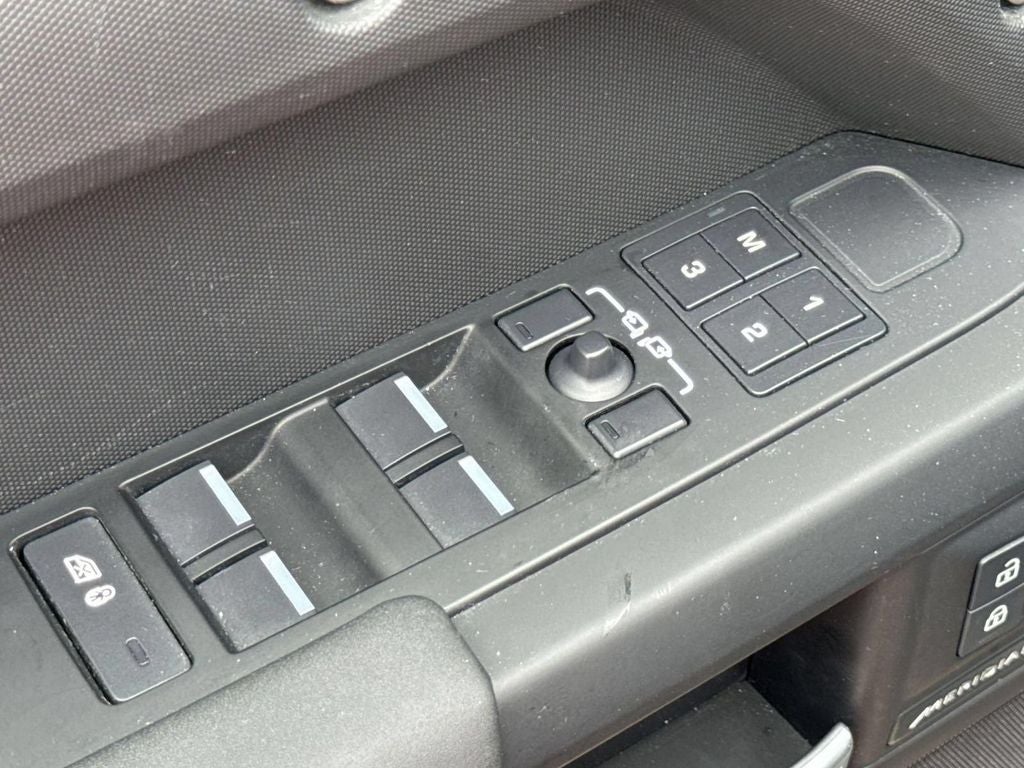 2025 Land Rover Defender 110 S