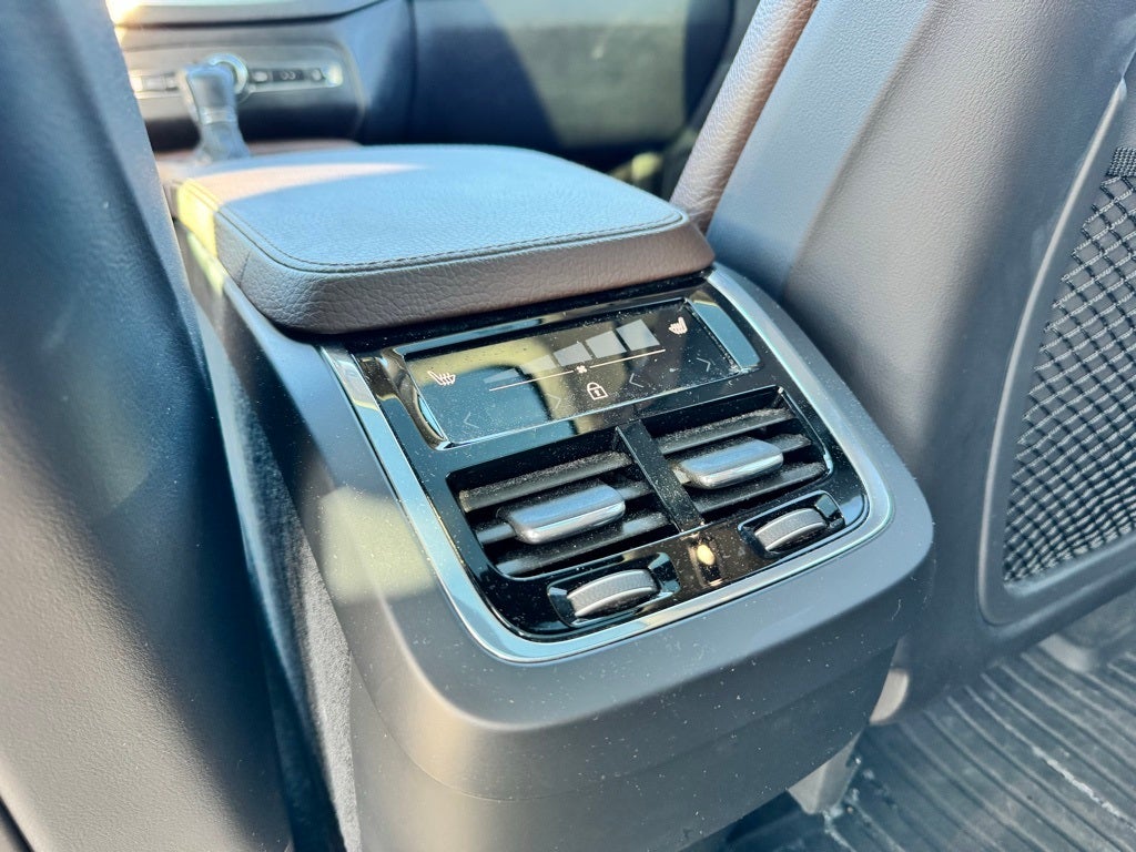 2020 Volvo XC90 T6 Momentum