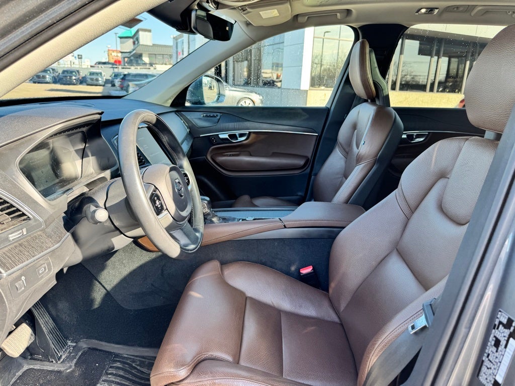 2020 Volvo XC90 T6 Momentum