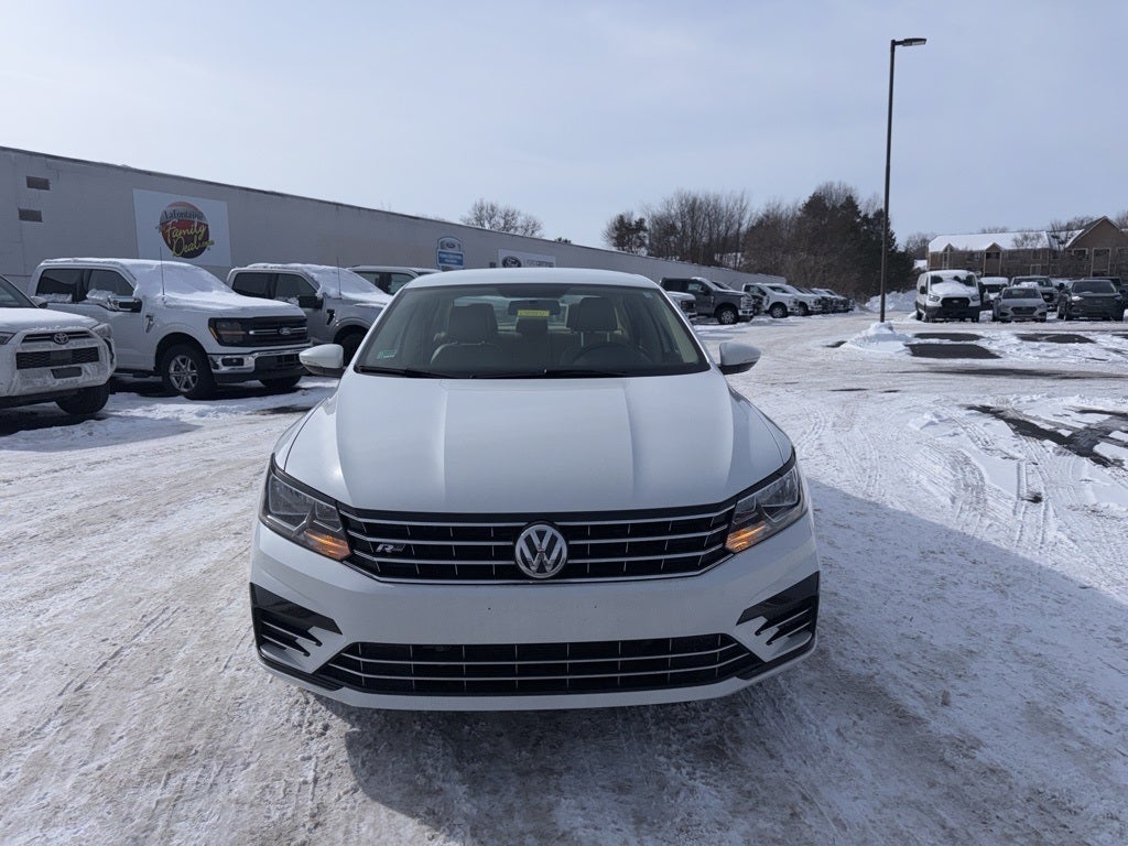 2017 Volkswagen Passat 1.8T R-Line