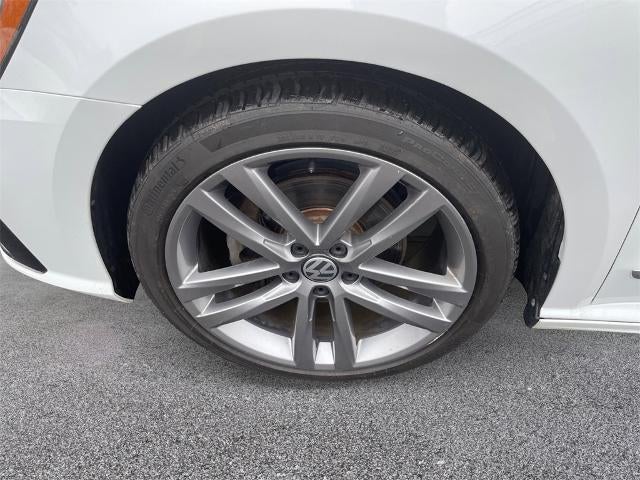 2017 Volkswagen Passat 1.8T R-Line