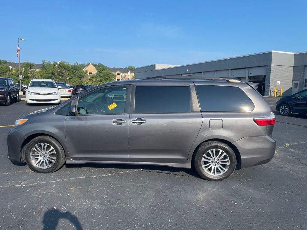 2018 Toyota Sienna XLE 8 Passenger