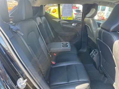 2024 Volvo XC40 B5 Plus Bright Theme