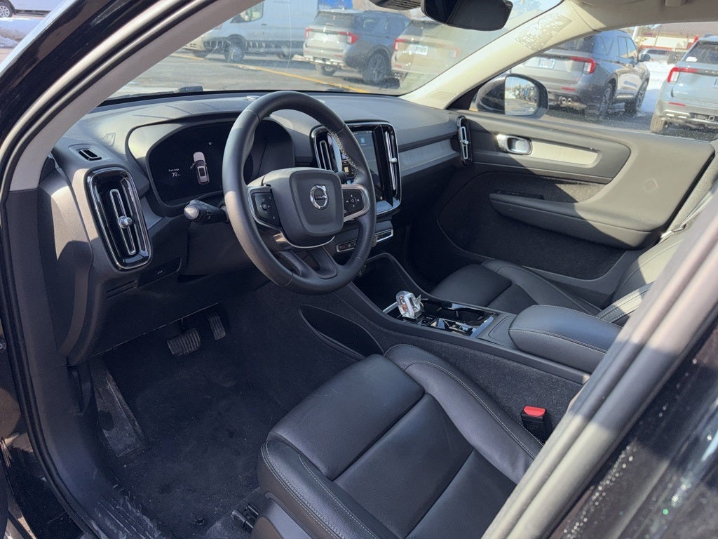 2024 Volvo XC40 B5 Plus Bright Theme