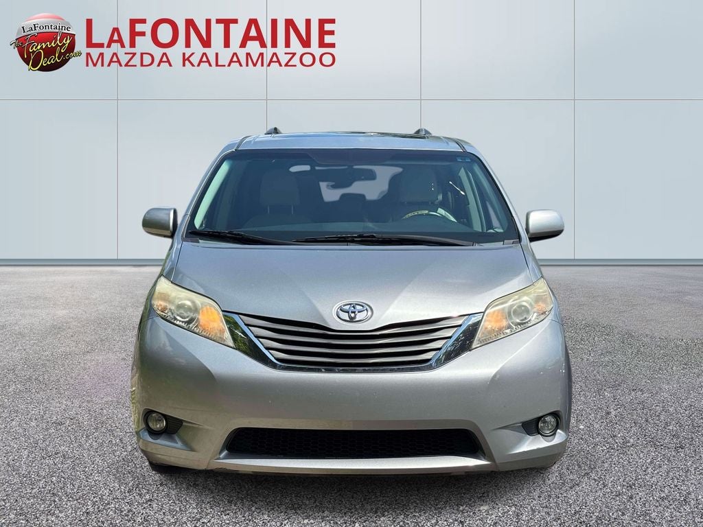 2013 Toyota Sienna XLE 8 Passenger