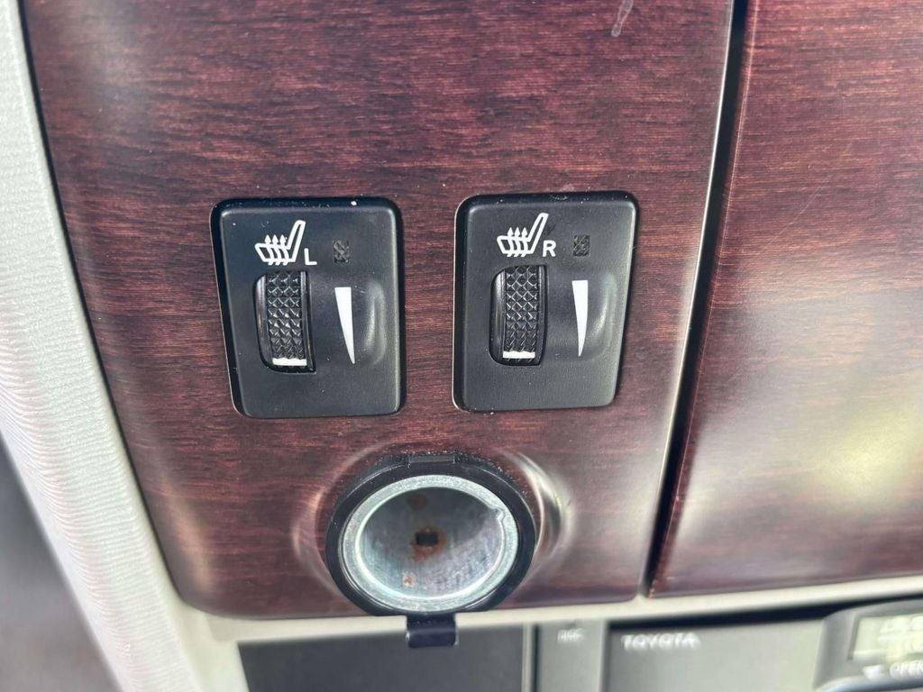 2013 Toyota Sienna XLE 8 Passenger