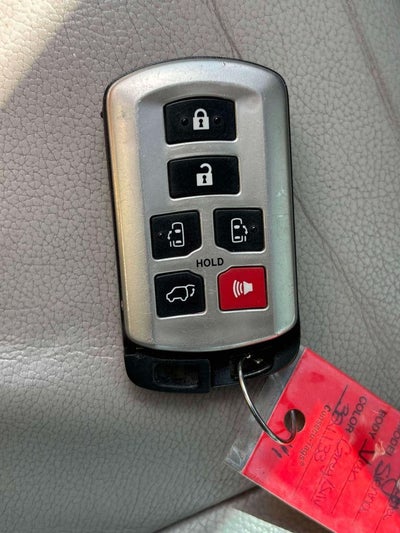 2013 Toyota Sienna XLE 8 Passenger