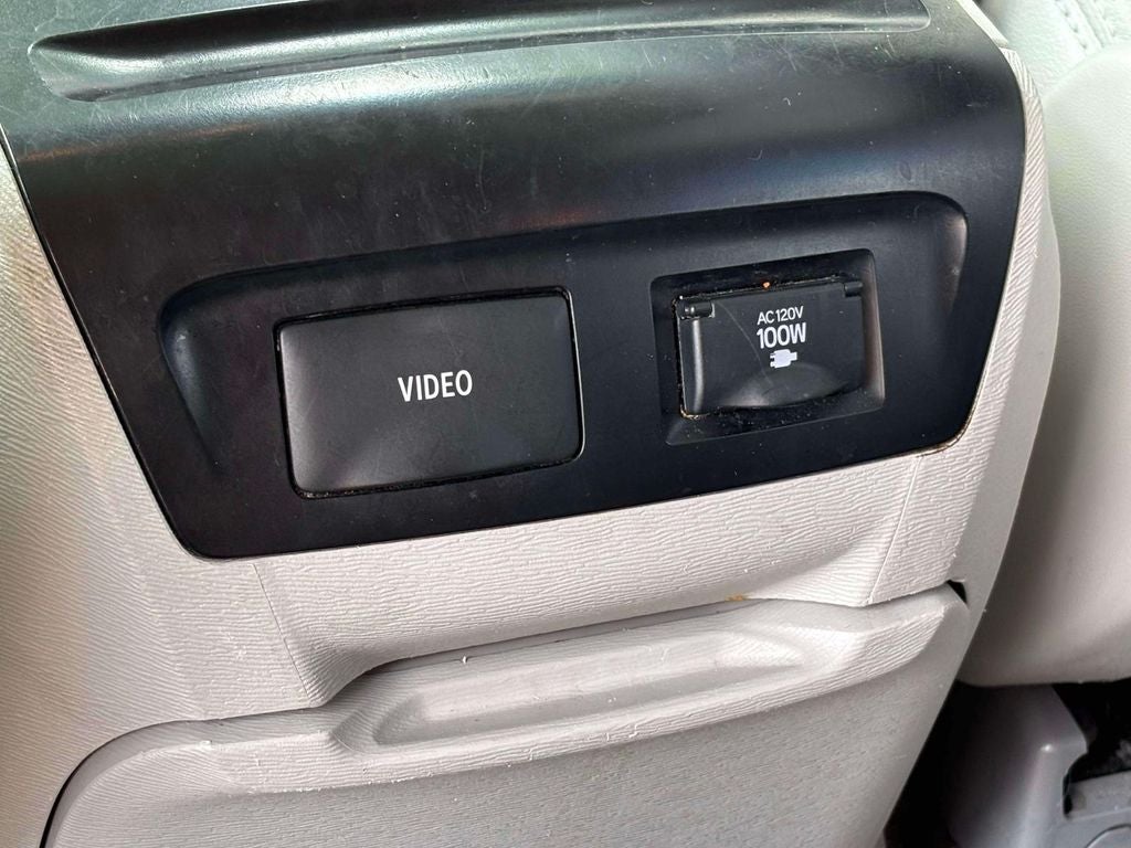 2013 Toyota Sienna XLE 8 Passenger