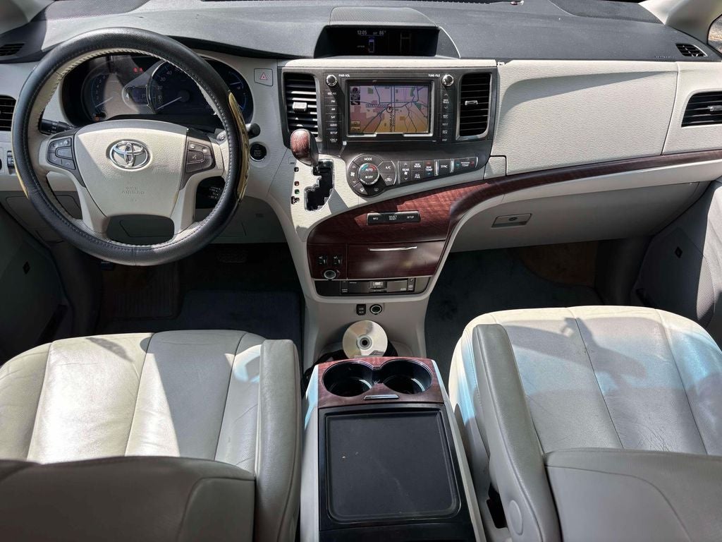 2013 Toyota Sienna XLE 8 Passenger