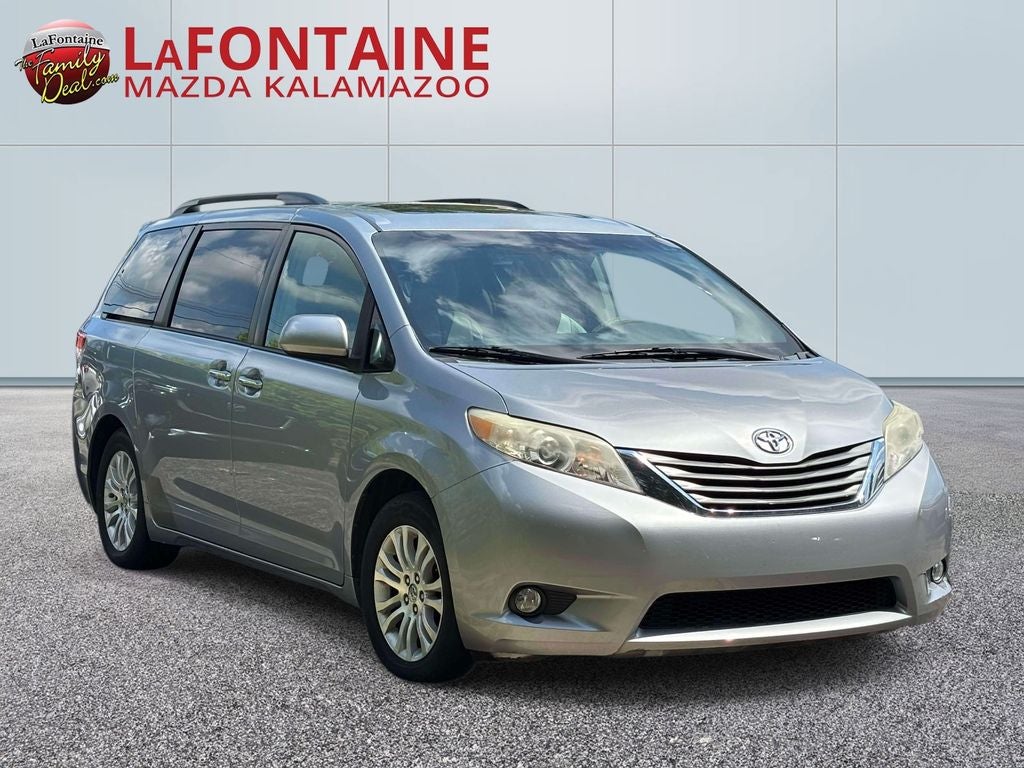 2013 Toyota Sienna XLE 8 Passenger