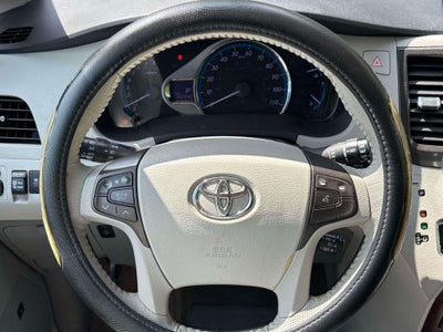 2013 Toyota Sienna XLE 8 Passenger