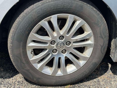 2013 Toyota Sienna XLE 8 Passenger