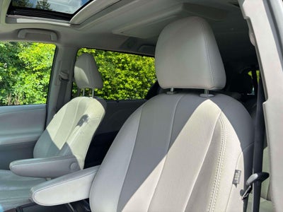 2013 Toyota Sienna XLE 8 Passenger