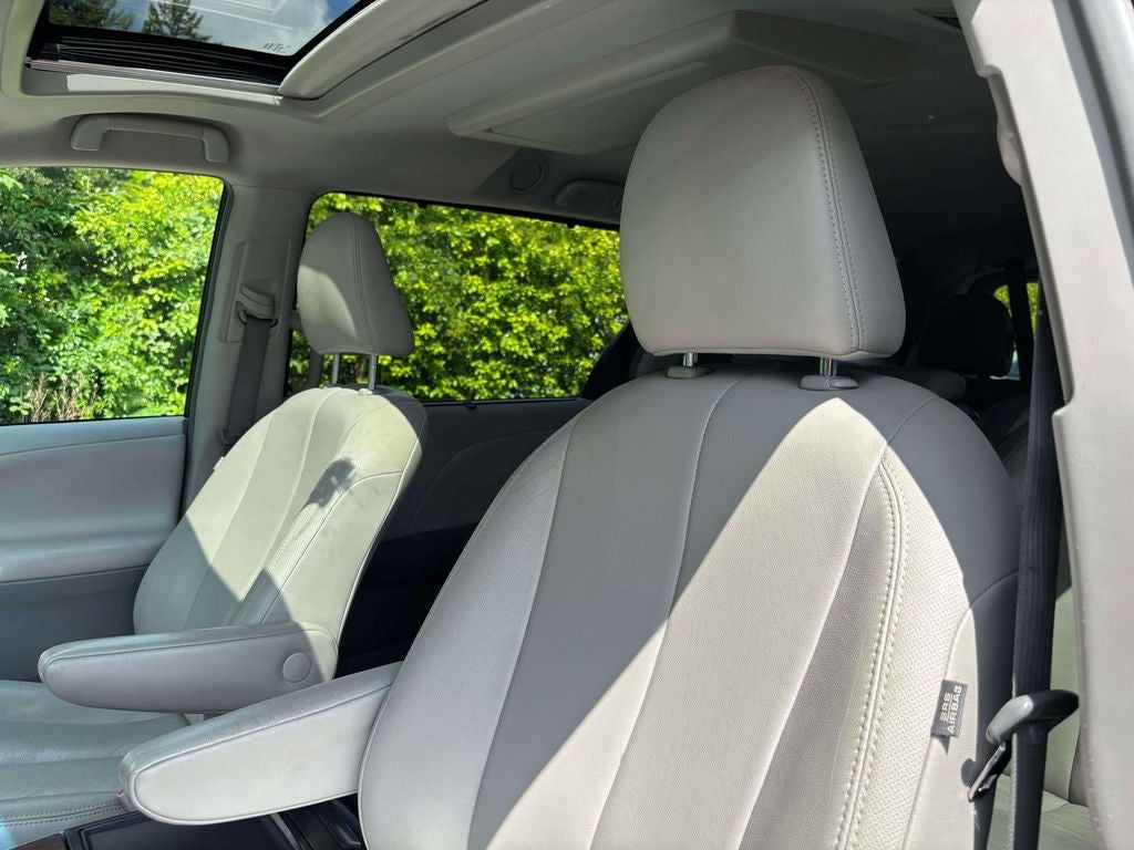 2013 Toyota Sienna XLE 8 Passenger