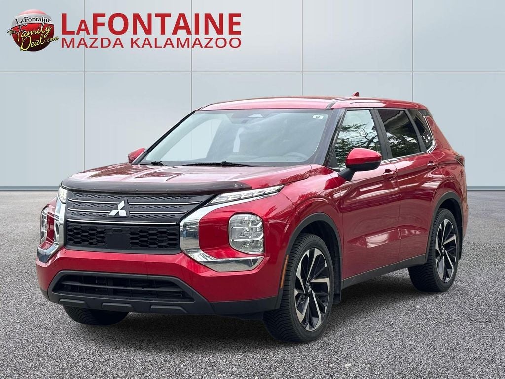 2022 Mitsubishi Outlander ES S-AWC's photo