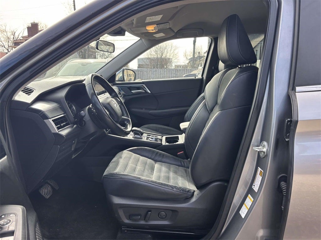 2022 Mitsubishi Outlander SE