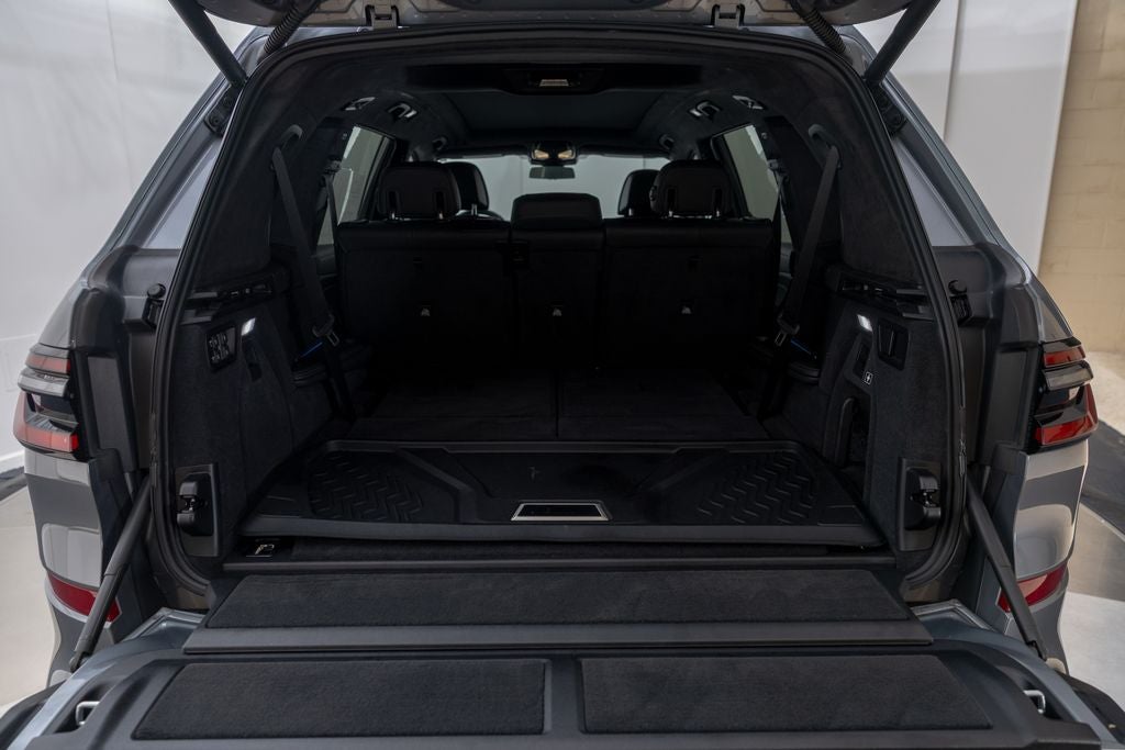 2025 BMW X7 M60i
