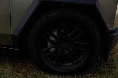 2025 Tesla Cybertruck Long Range