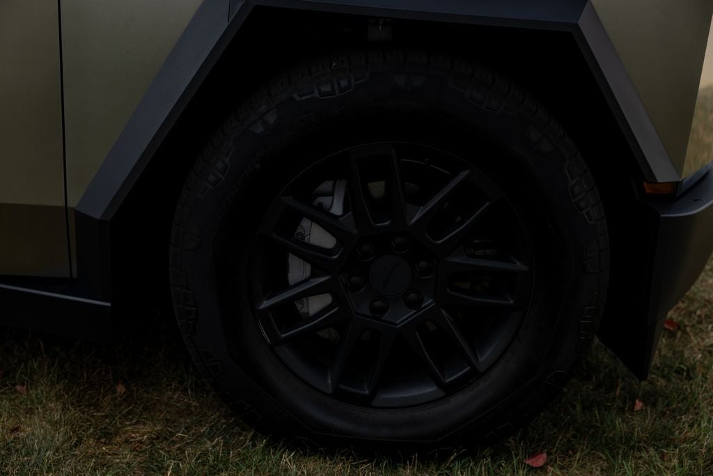 2025 Tesla Cybertruck Long Range