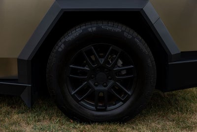 2025 Tesla Cybertruck Long Range
