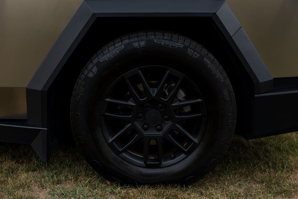 2025 Tesla Cybertruck Long Range