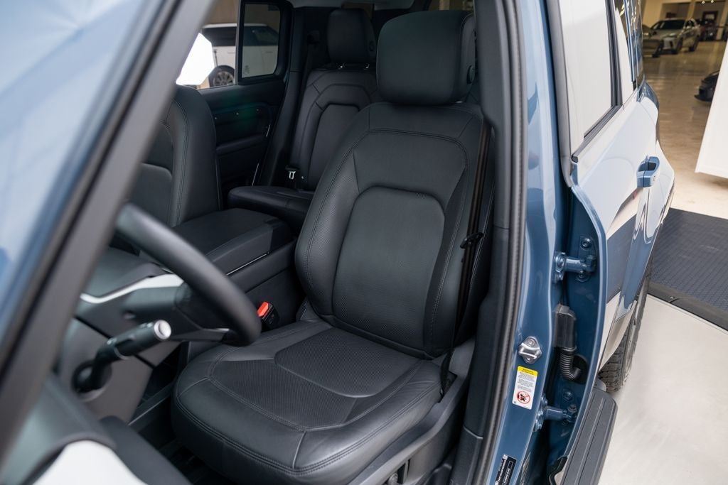 2025 Land Rover Defender 110 X-Dynamic SE