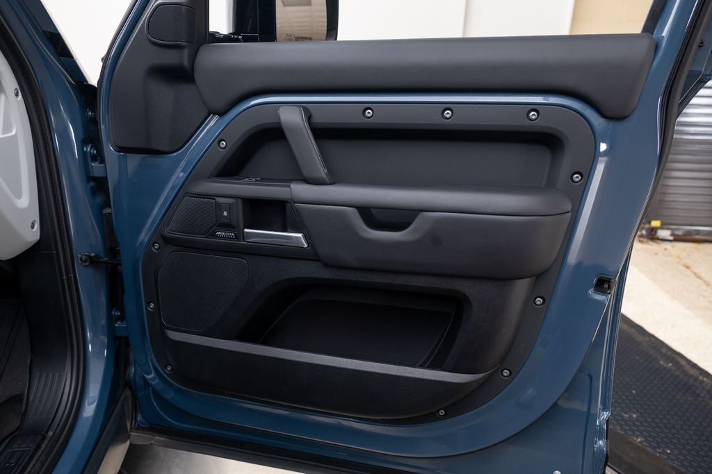 2025 Land Rover Defender 110 X-Dynamic SE