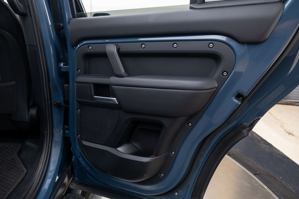 2025 Land Rover Defender 110 X-Dynamic SE