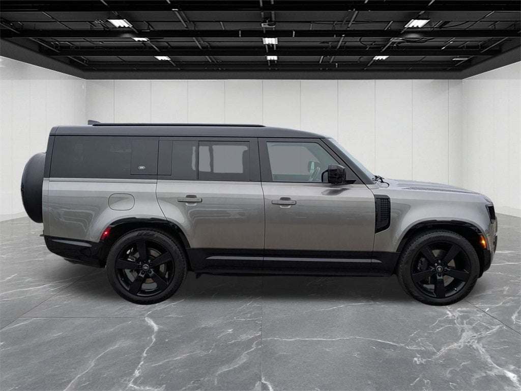 2023 Land Rover Defender 130 X-Dynamic SE