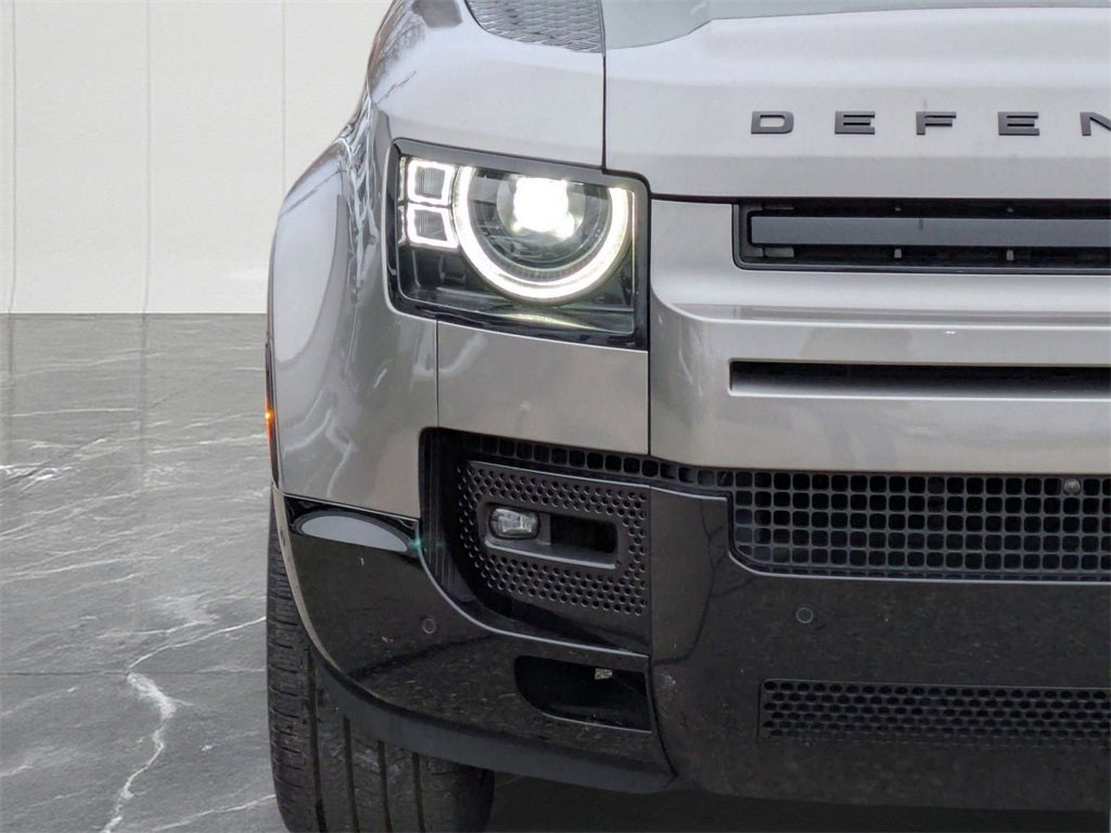 2023 Land Rover Defender 130 X-Dynamic SE