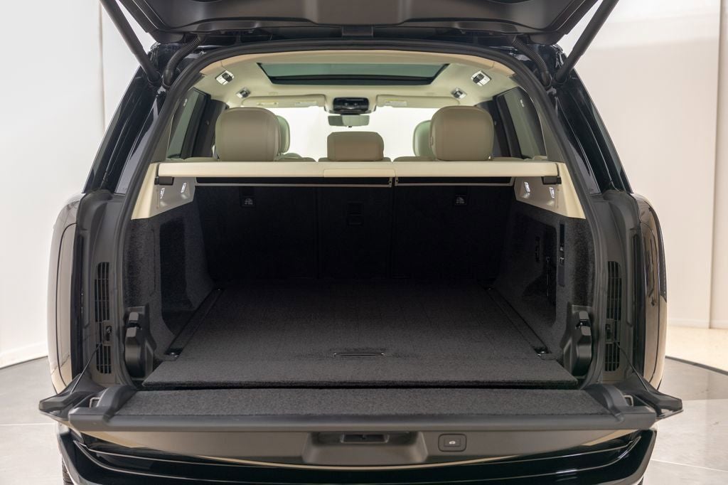 2025 Land Rover Range Rover SE