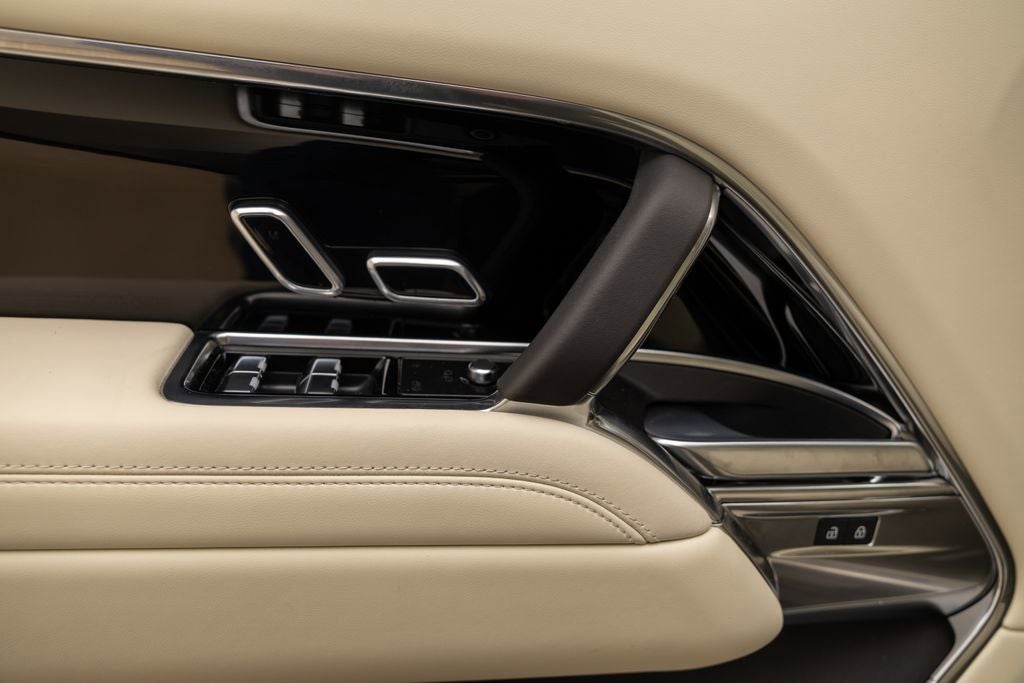 2025 Land Rover Range Rover SE
