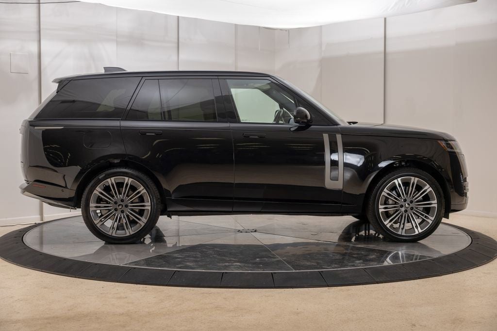 2025 Land Rover Range Rover SE
