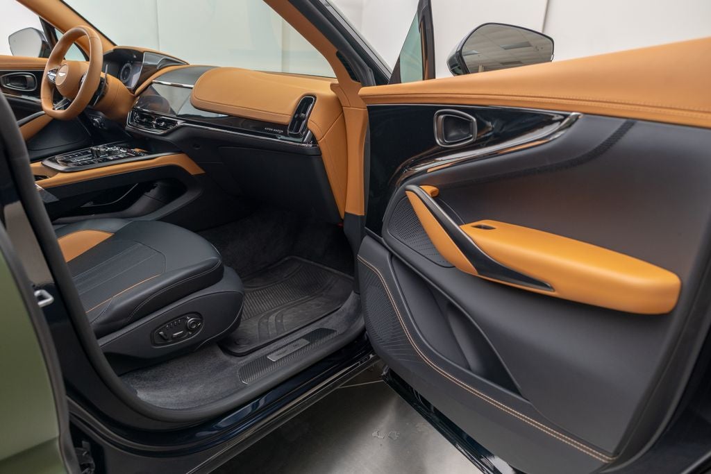 2025 Aston Martin DBX 707