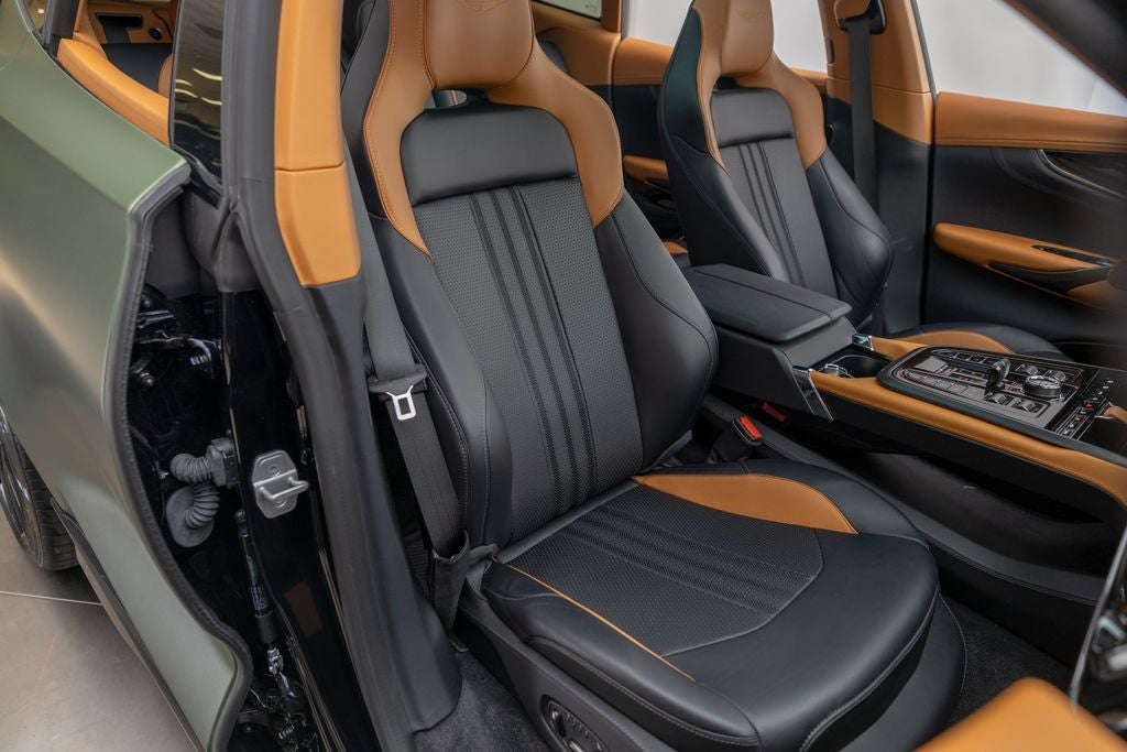 2025 Aston Martin DBX 707