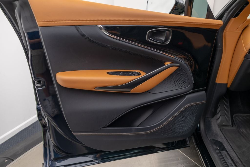 2025 Aston Martin DBX 707