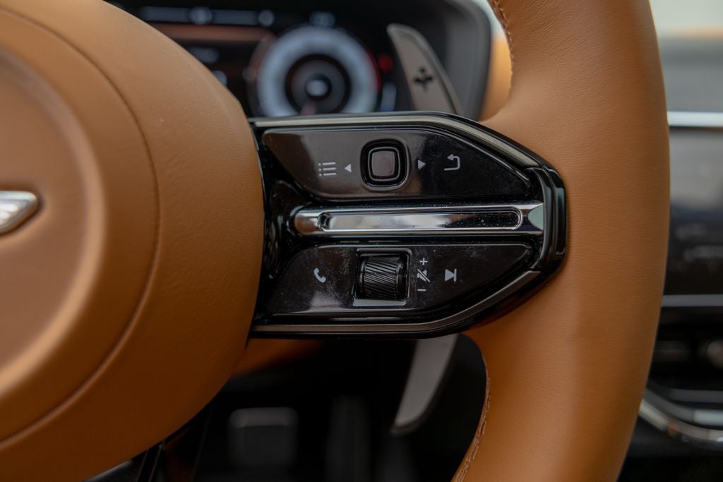 2025 Aston Martin DBX 707