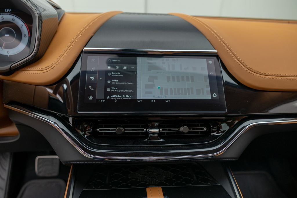 2025 Aston Martin DBX 707